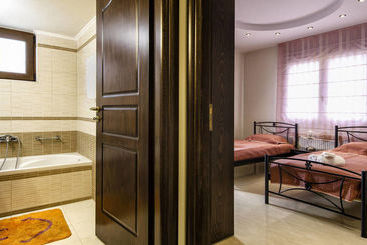 Appartamenti turistici Iron Villas   Villa Idaia & Villa Rea