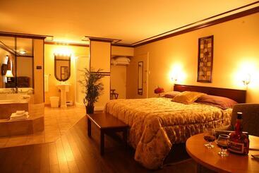 & Motel Le Luxembourg