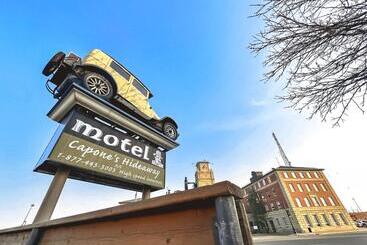 Capone's Hideaway Motel