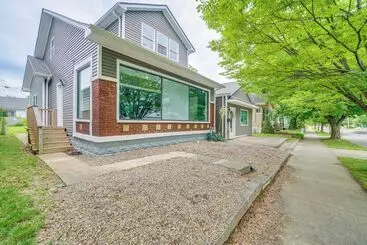 Mökkimajoitus Bright New Albany Home: 12 Mi To Churchill Downs!