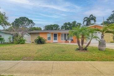 Landhus Clearwater Home W/ Outdoor Shower ~ 5 Mi To Beach!