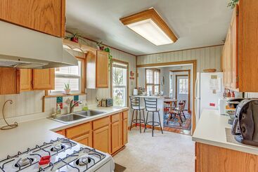 Cozy Dove Creek Cottage W/ Patio & Spacious Yard