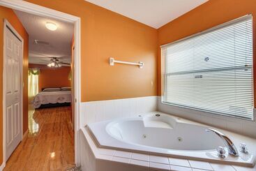 Mökkimajoitus Family Friendly Kissimmee Home W/ Yard & Grill!