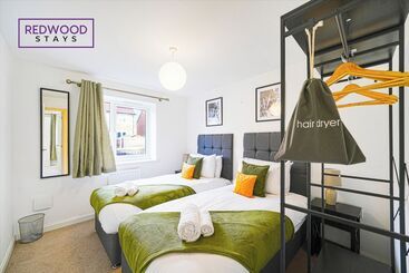 펜션 Woolhampton Drive House By Redwood Stays