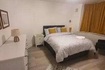 Residenssi Charming Wembley Home Near Wembley Stadium