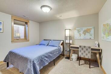 کلبه Spacious Fargo Family Home W/ Fenced Backyard!