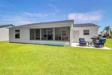 Mökkimajoitus Lanai & Gas Grill: Bright Home In The Villages!