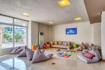 Hotelli Black & White Boho Resort