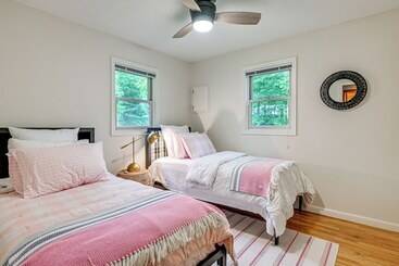 بيت ريفى Wisconsin Home W/ Dock On Lake Arbutus!