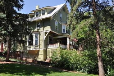 Avenue Hotel Bed And Breakfast