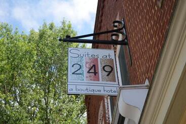 Отель Suites At 249