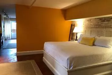 Hotel Suites At 249
