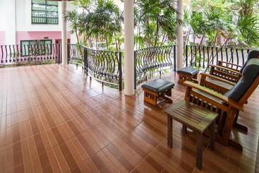 ホテル ชญาดา การ์เด้นเฮาส์ & รีสอร์ท