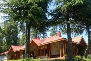 هتل Retreat House