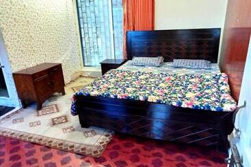 پانسیون Gold N Silver Inn Nathia Gali