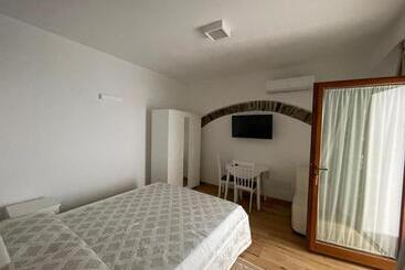 Пансион Sa Troppa De Sos Chentu