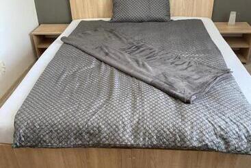 هاستل Crosi Home