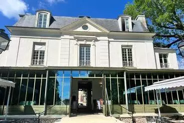 Hotelli Il Maestro   Hôtel Restaurant Du Château