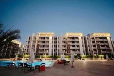 استراحتگاه شالية مكيف للعائلات بقرية جراند هيلز الساحل الشمالي الاتصال قبل الحجز