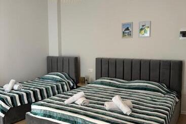 تختخواب و صبحانه Freya S Rooms