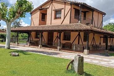La Muralla De Gredos Hotel Rural