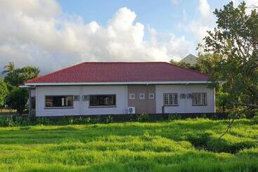 Hotel Oyo 1079 Mayon View Garden Apartelle Sa Bukid