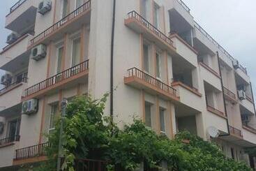 Pensione къща за гости семейство маврови