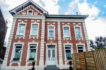 Majatalo Le Haut Du Pavé