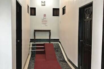 Отель Knights Ko Suites