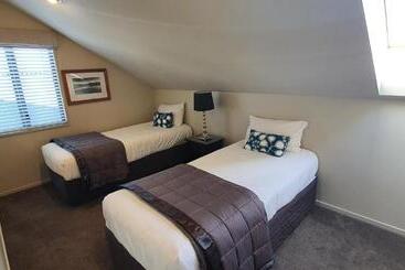 The Moorings Motel And Apartments