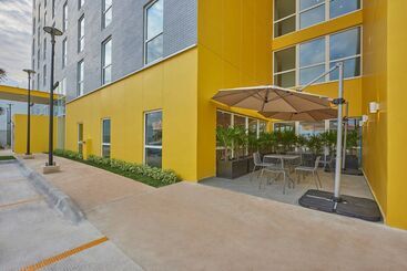 בית מלון כפרי City Express By Marriott Cancun Aeropuerto