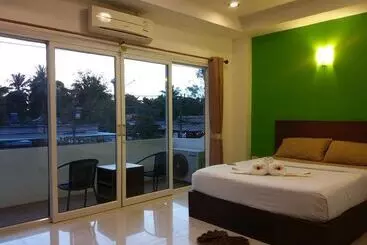 Lanta Long Beach Apartment Hostel