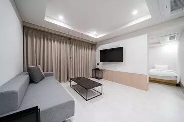 Hôtel H Avenue