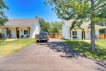 Casa Rural Cozy Two Peaks Home Near Lake Texoma State Park!