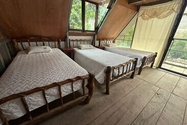 مسافرخانه Yaxlik River Lodge