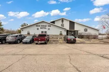 Iron Ridge Inn Motel