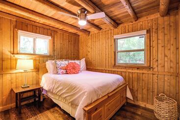 茅舍 Lakefront Lusby Home W/ Fire Pit: 3 Mi To Beach!