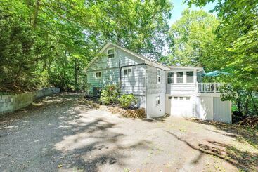 Hus på landet Lakefront Lusby Home W/ Fire Pit: 3 Mi To Beach!