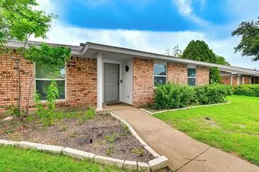 Mökkimajoitus Near Lewisville Lake: Home In The Colony W/ Yard!