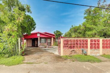 Hus på landet Single Story Brownsville Home ~ 2 Mi To Airport!