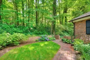 Charming Cottage   Near Wake Forest!