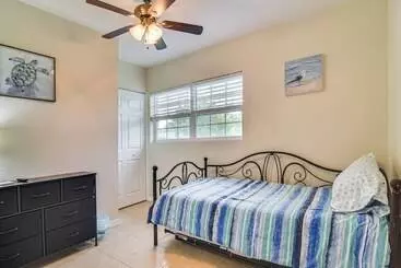 Mökkimajoitus Charming Seminole Home W/ Patio: 6 Mi To Beaches!