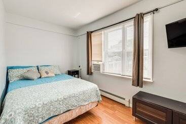 Cozy Keansburg Cottage: Walk To Beach & Boardwalk!