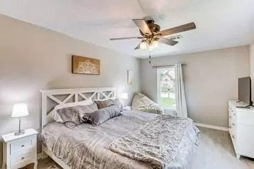 Mökkimajoitus Walk To Lewisville Lake: Dog Friendly Texas Home