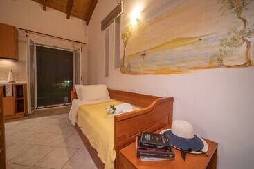 פנסיון Cavo Gallo Sea Houses