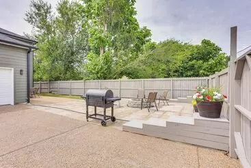 Mökkimajoitus 1 Mi To Downtown: New Albany Home W/ Yard