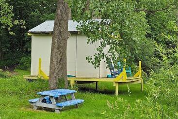 Glamping At Meadeville Farm