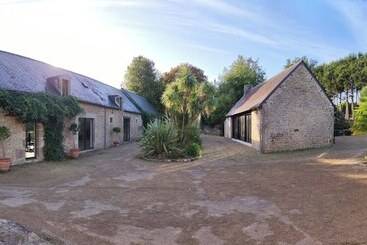 Le Jardin Saint Germain Lodges & Events