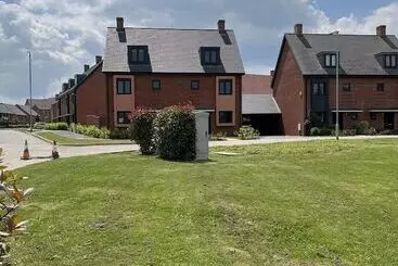 Reşedinta Honeybee Haven Retreat   3 Bed House