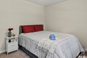 بيت ريفى Tomhickon By Avantstay Walk To Lake Firepit + Deck